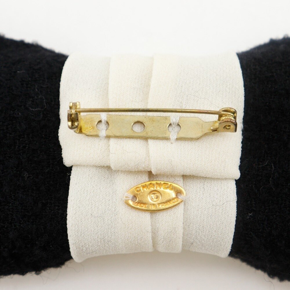 CHANEL Black Logo Brooch - Picture 3 of 5